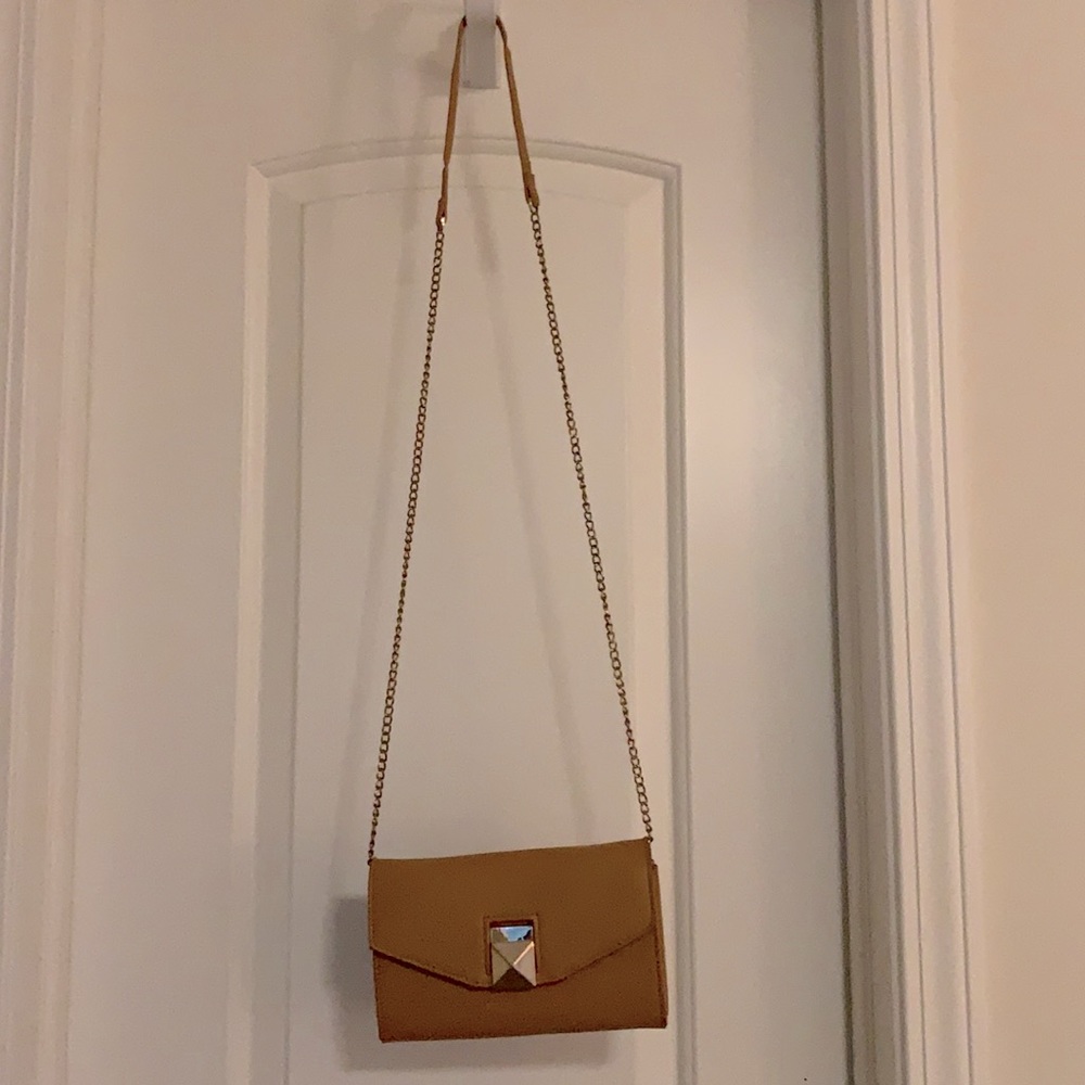 Crossbody handbag. Faux leather.